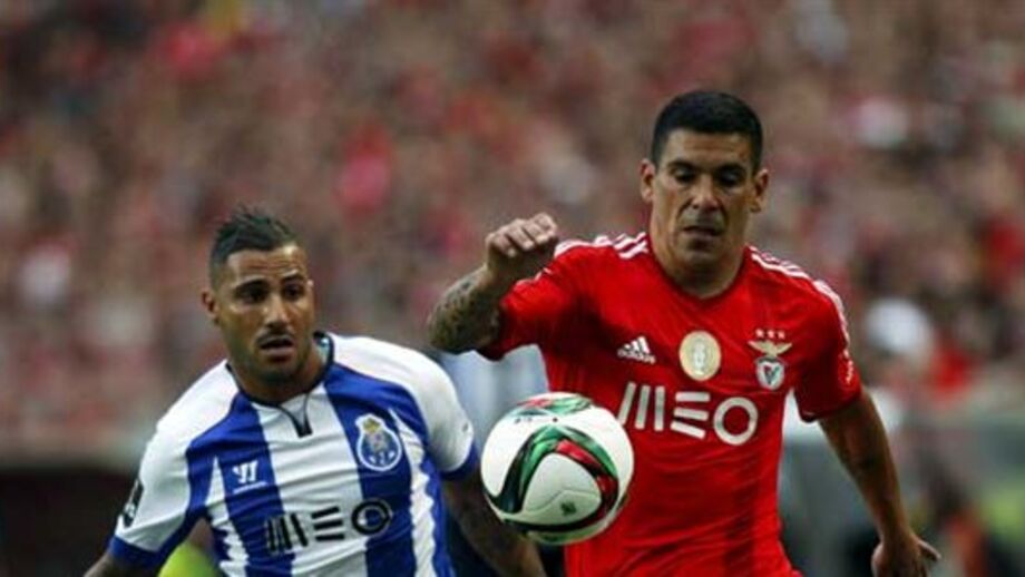 Benfica e Maxi Pereira aproximam-se