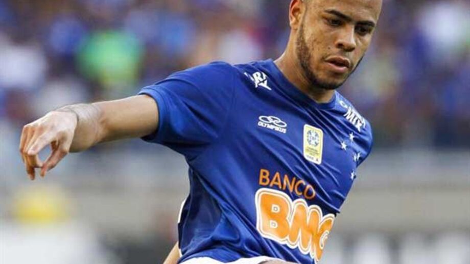 Mayke diz não ser tempo de analisar ofertas