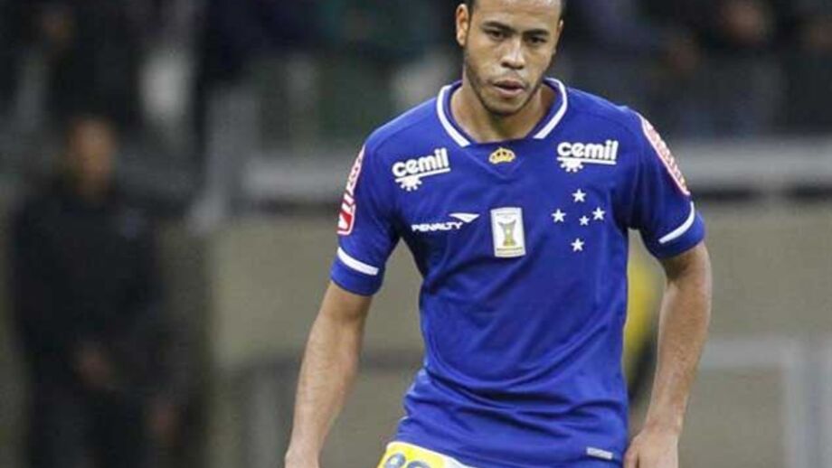 Dirigente do Cruzeiro desconhece negociações por Mayke