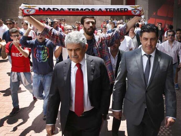 Adeptos com Rui Vitória