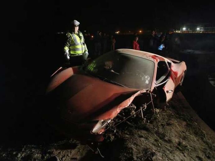 Assim ficou o Ferrari de Vidal...