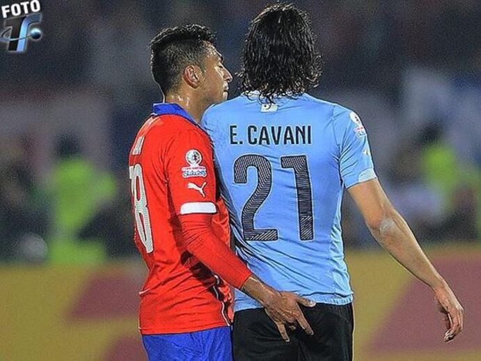 Jara fez Cavani perder a cabeça... com dedo no rabo