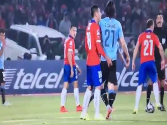 Jara fez Cavani perder a cabeça... com dedo no rabo