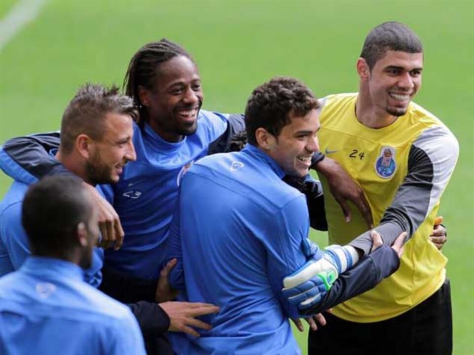 Fabiano e Abdoulaye anunciados no Fenerbahçe