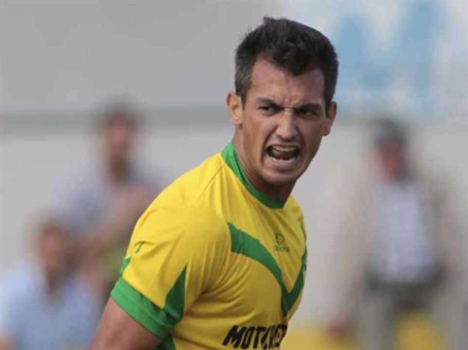 Alisson acerta renovação
