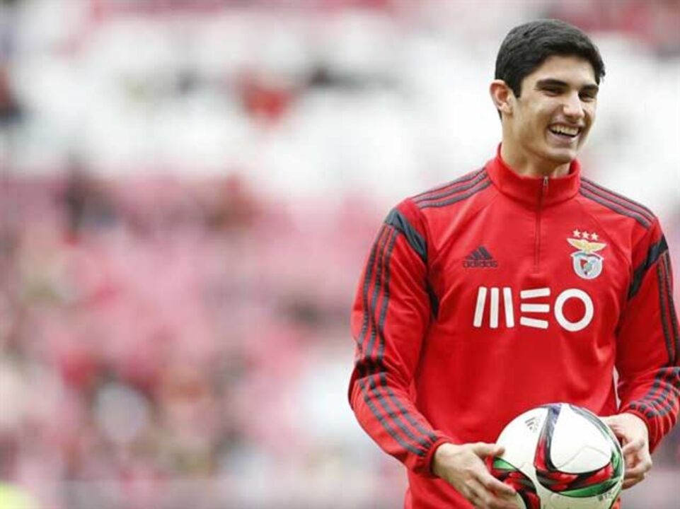 Gonçalo Guedes eleito jogador revelação