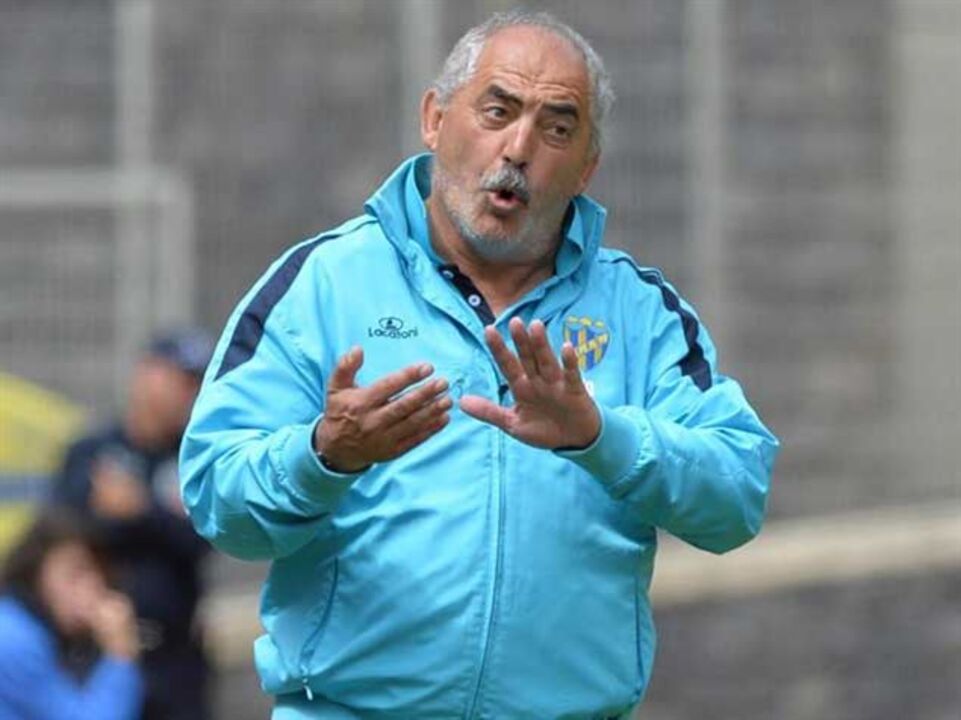 Vítor Oliveira vence prémio de melhor treinador