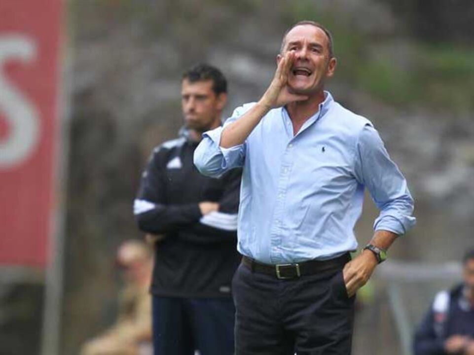 Victor Fernández toma conta formação