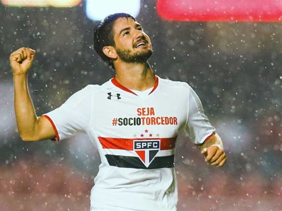Alexandre Pato apontado à Luz