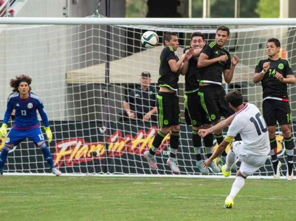 Bryan Ruiz pode falhar grande parte da ré-época