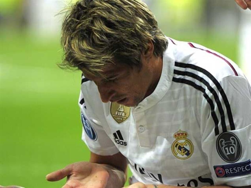 Coentrão chegou lesionado e pára mais um mês