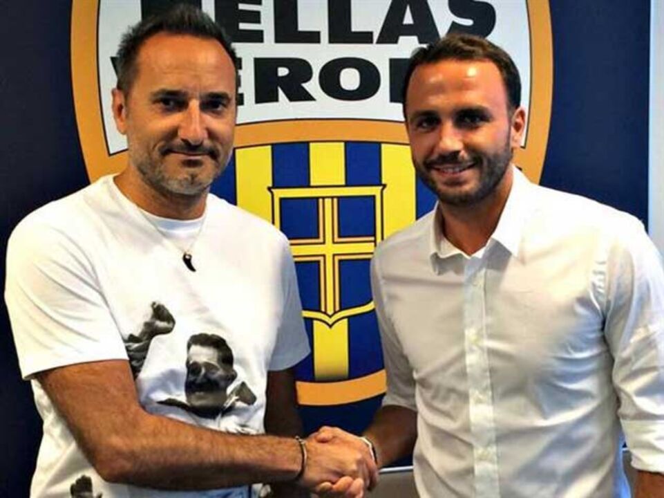 Giampaolo Pazzini rubrica contrato com o Hellas Verona