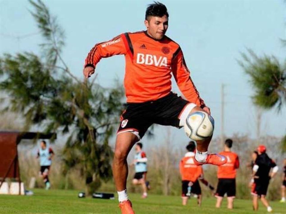 Argentina: River convoca Viudez na esperança de fechar Teo Gutiérrez