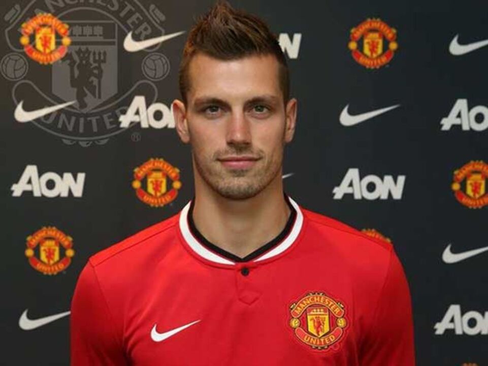 Manchester United oficializa Schneiderlin