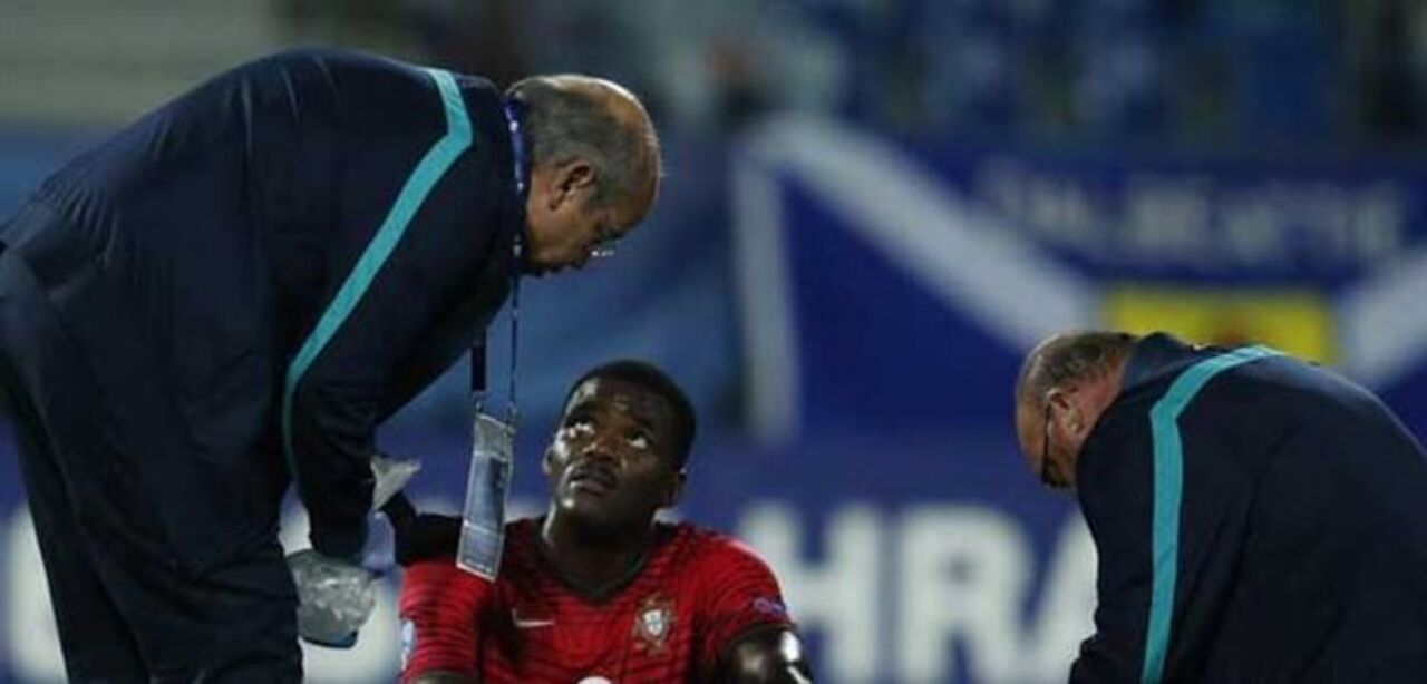 Ida à casa de banho de William revelou algo mais que "pancada"