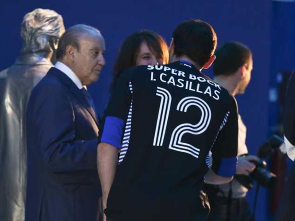 Camisola 12 de Casillas a peso de ouro