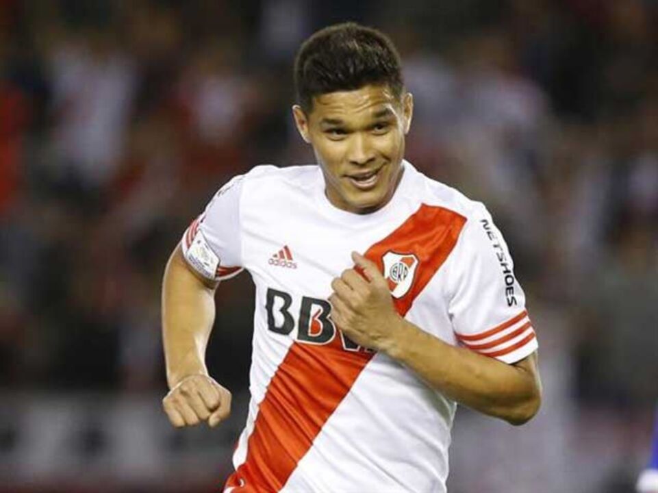 Italianos dizem que dragões podem "roubar" Teófilo Gutiérrez ao Sporting