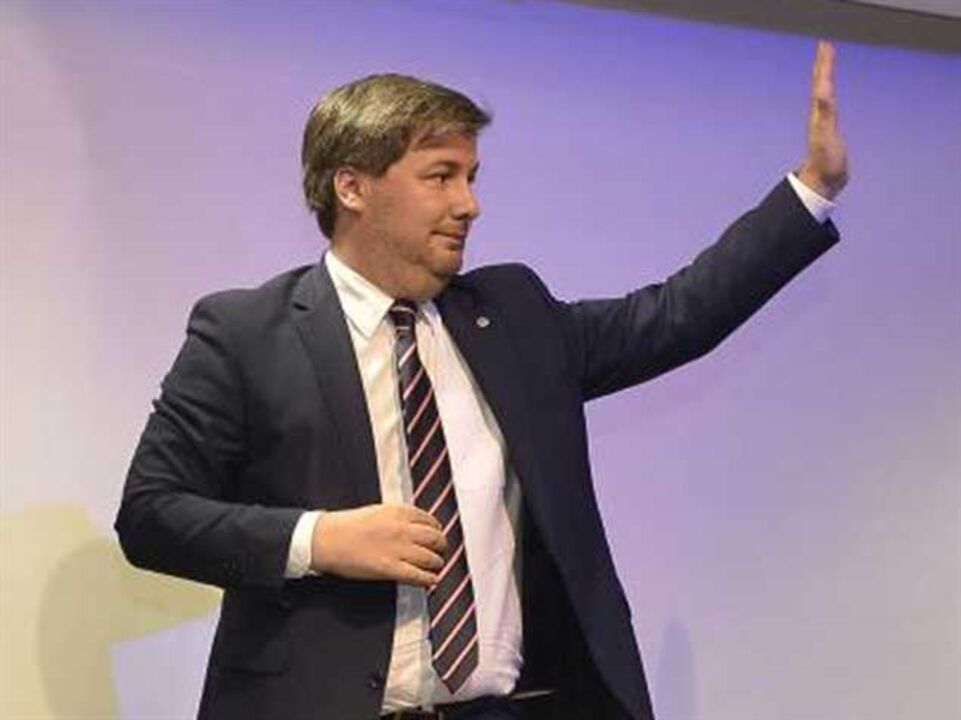 No mercado por outro defesa