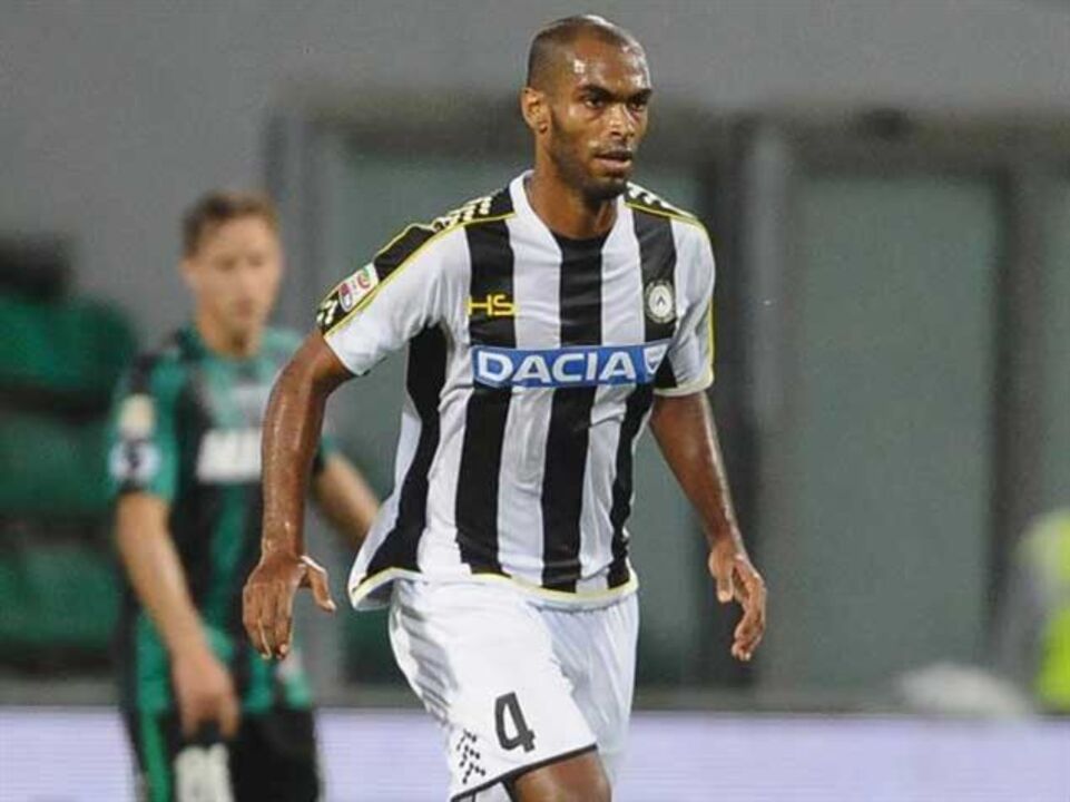 Éber Bessa: «Naldo é leve, rápido e bom de cabeça»