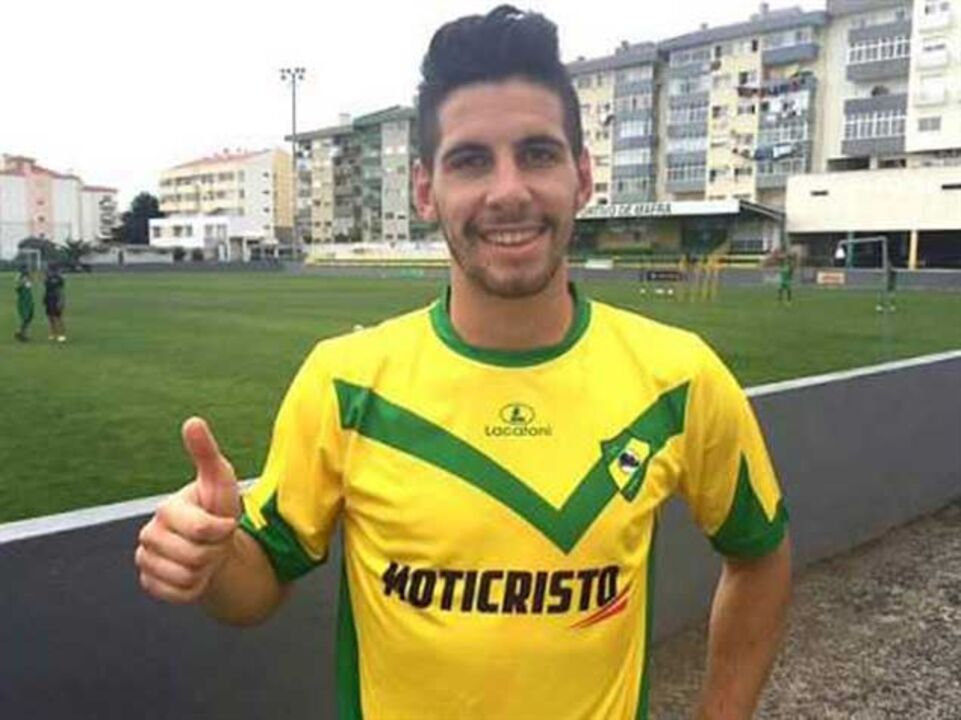 Ivan assina por duas temporadas
