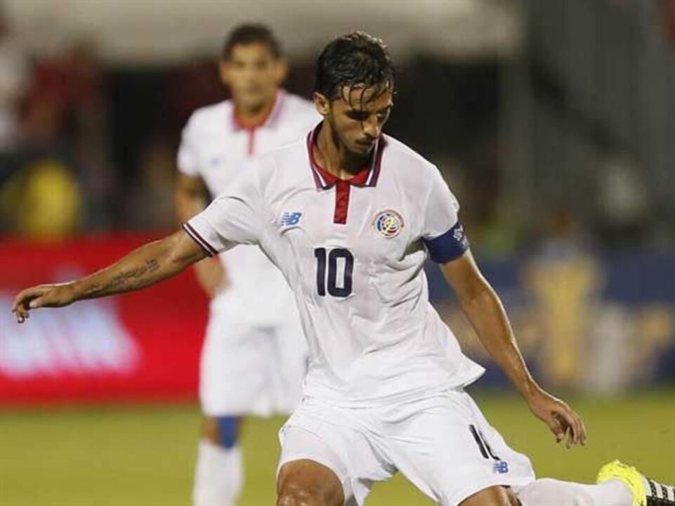 Dos reforços só falta jogar... Bryan Ruiz