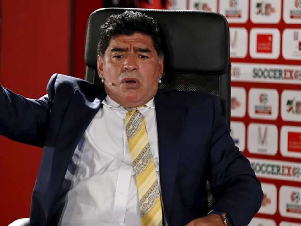 Maradona acusa ex-mulher de desviar 6,6 milhões de euros