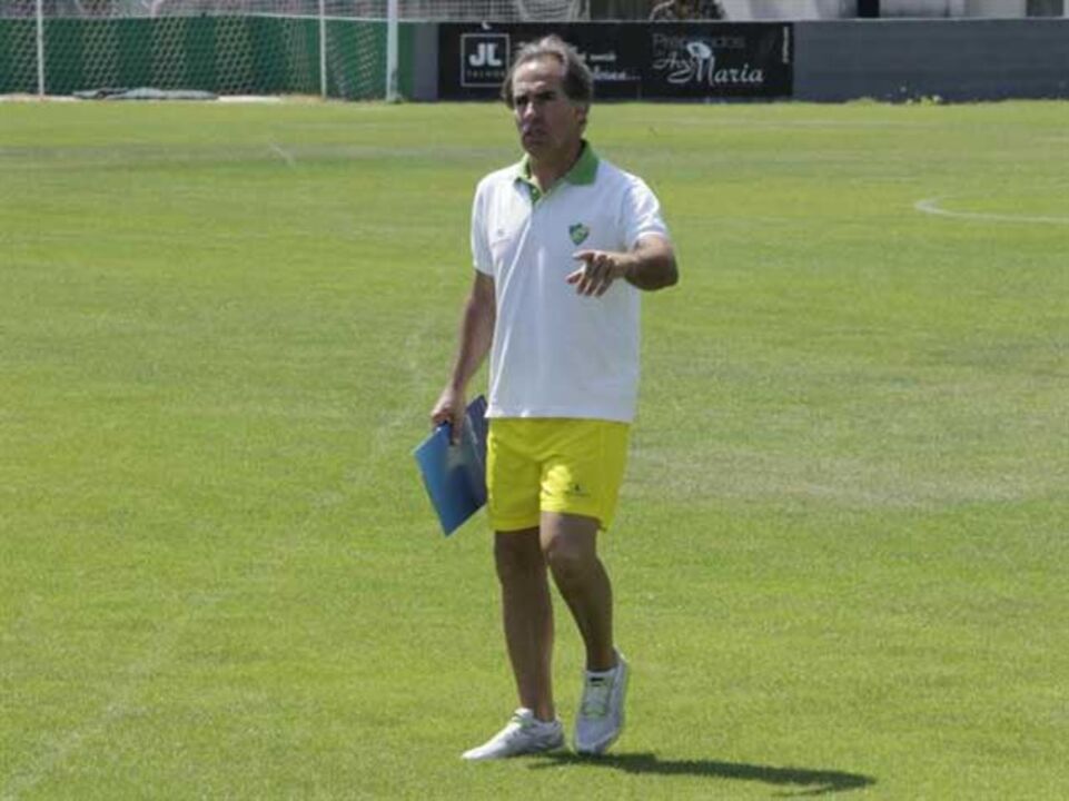 Mais três reforços para Jorge Neves