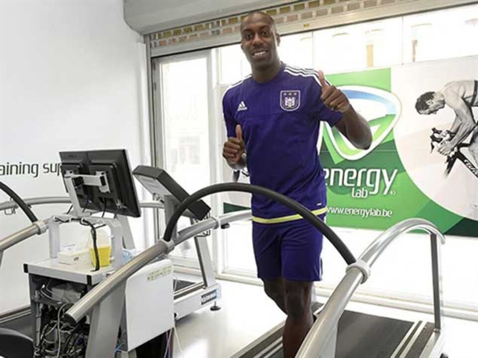 Bélgica: Stefano Okaka oficializado no Anderlecht