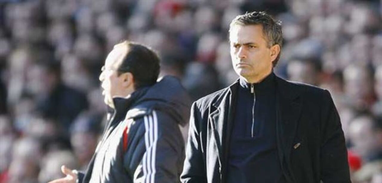 Mourinho ganha a Benítez em toda a linha