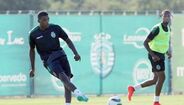 William Carvalho treinou com fratura na tíbia