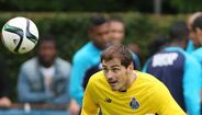 Casillas volta a sorrir