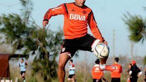 Argentina: River convoca Viudez na esperança de fechar Teo Gutiérrez