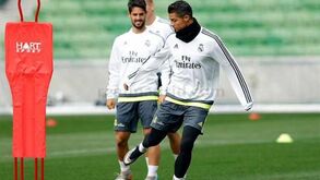 Danilo à margem do grupo no 1.º treino na Austrália