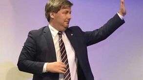 No mercado por outro defesa