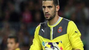 Merengues anunciam Casilla como reforço