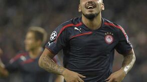 Mitroglou de cabeça à roda com oferta do Trabzonspor
