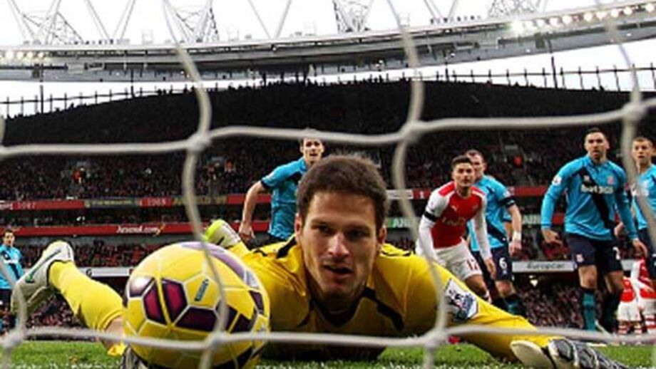 Mourinho quer Begovic a fazer de Cech no Chelsea