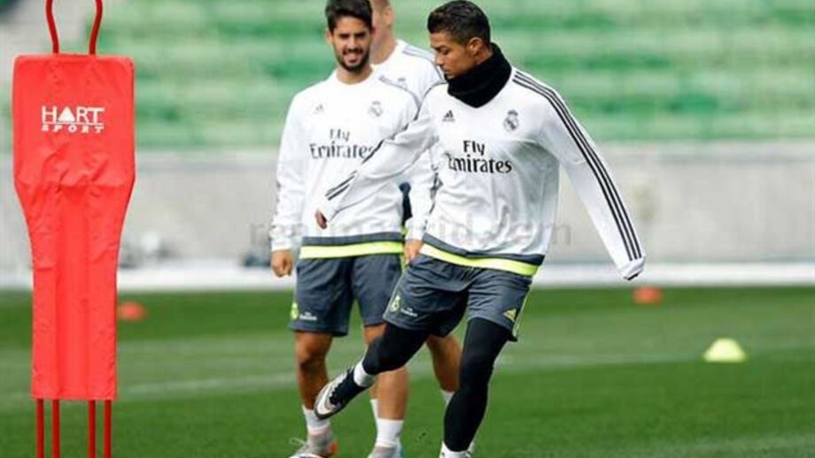 Danilo à margem do grupo no 1.º treino na Austrália