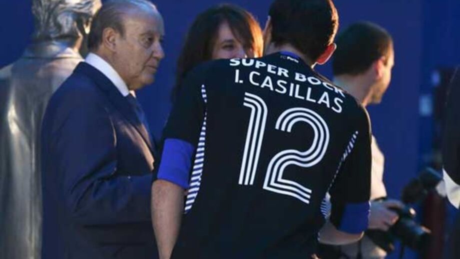 Camisola 12 de Casillas a peso de ouro