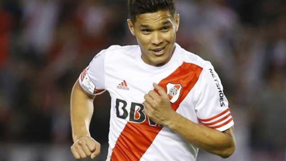 Italianos dizem que dragões podem "roubar" Teófilo Gutiérrez ao Sporting