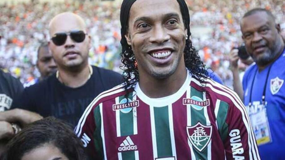 Ronaldinho recebe 113 mil euros... mesmo sem treinar