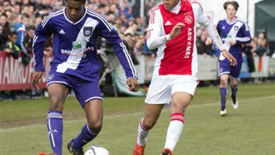 Donyell Malen reforça Arsenal
