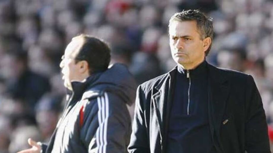 Mourinho ganha a Benítez em toda a linha