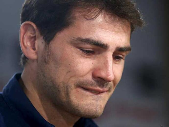 Casillas deixa clube do coração em lágrimas