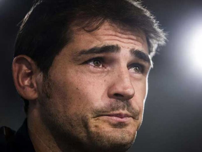 Casillas deixa clube do coração em lágrimas