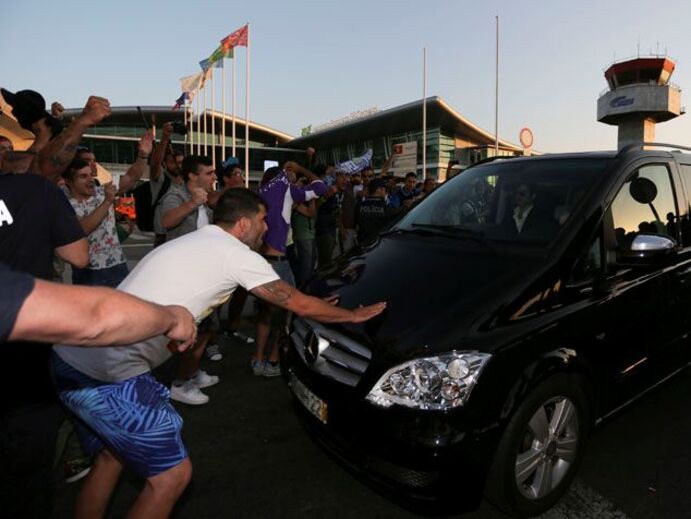 Imagens da chegada de Casillas