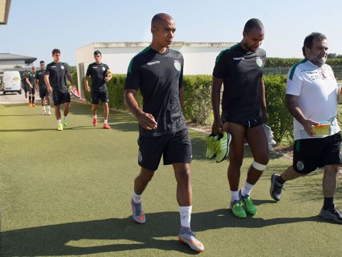 Sub-21 regressam no primeiro dia de João Pereira