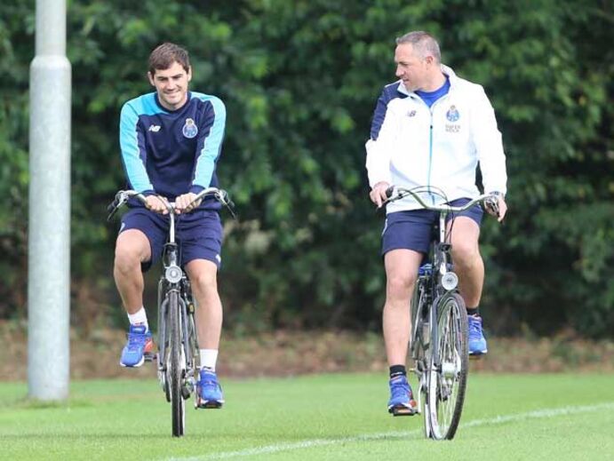 Casillas já vestiu o fato de trabalho dos dragões