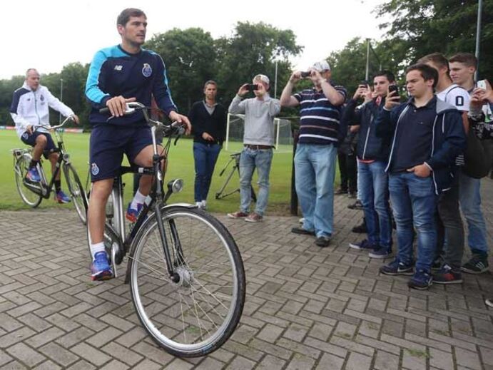 Casillas já vestiu o fato de trabalho dos dragões