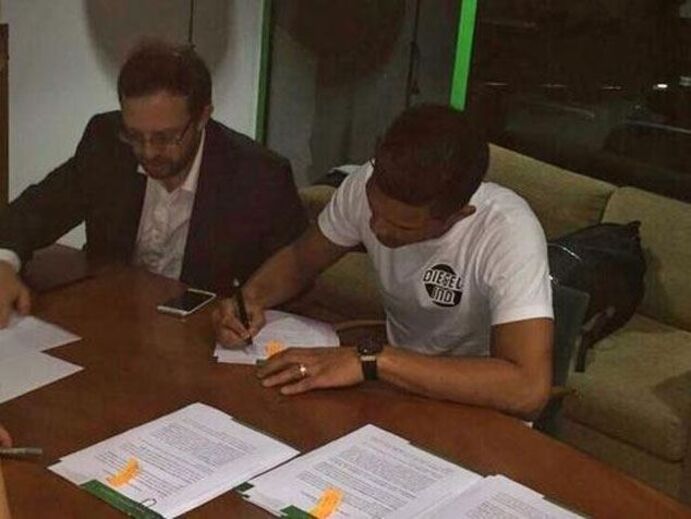 Teo Gutiérrez já mostra a nova camisola